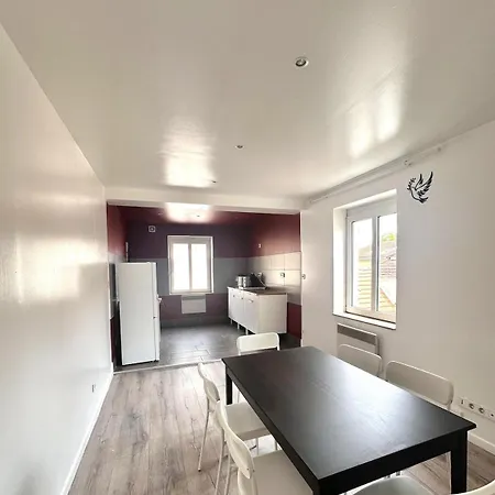 Cozy And Bright Perfect In Appartement