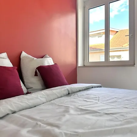 Cozy And Bright Perfect In Appartement